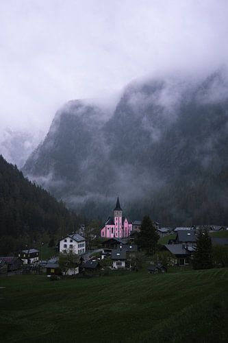 De roze kerk van Trient, Zwitserland - zwitserse alpen van Gerben De Schuiteneer