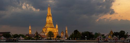 Wat Arun in Bangkok by Walter G. Allgöwer