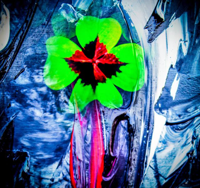Abstract in perfection - lucky clover by Walter Zettl