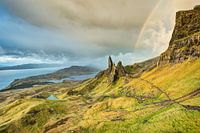 Regenboog bij de Old Man of Storr, Isle of Skye
