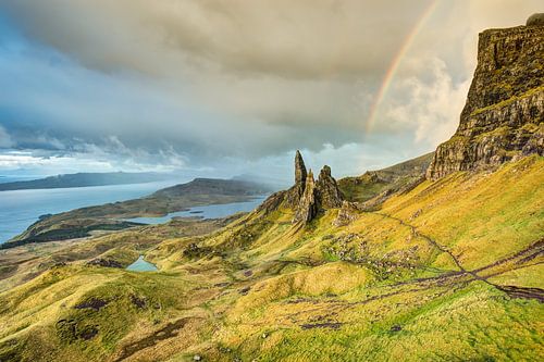 Regenbogen am Old Man of Storr, Isle of Skye
