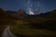 Voie lactée et étoiles au-dessus des montagnes des Alpes françaises. par Jos Pannekoek Aperçu