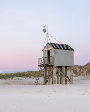 Drenkelingenhuisje Terschelling vanaf het strand van Sander Groenendijk