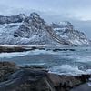 Het strand van Vareid (Lofoten, Noorwegen) van Heidi Bol
