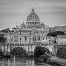 Italië in vierkant zwart wit, Rome - Sint Pietersbasiliek van Teun Ruijters thumbnail