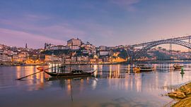 Zonsopkomst in Porto, Portugal van Henk Meijer Fotografie