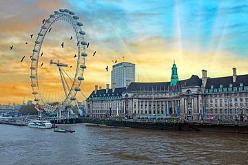 Stadsgezicht van Londen in Engeland met zonsondergang met de London Eye van Eye on You