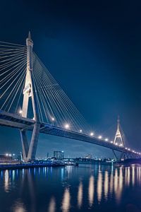 De Bhumibol brug in Bangkok II sur Peter Korevaar