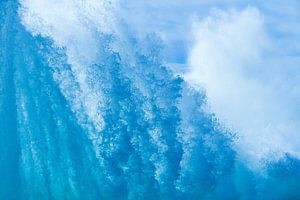 Rollende Welle an der Küste von Madeira. von Hennnie Keeris