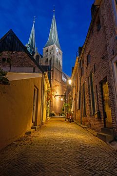 De Bergkerk in Deventer Nederland bij nacht van Eye on You