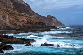 Volcanic coastline and turquoise ocean – The rugged natural beauty of the Canary Islands by Natalia Gebauer Studio