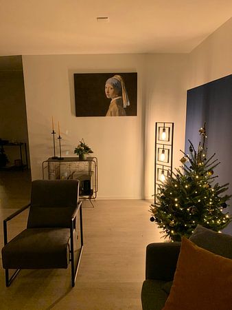 Das Mädchen mit der Perle (im Liegen)