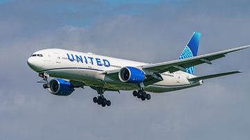 Landende United Airlines Boeing 777-200ER. van Jaap van den Berg