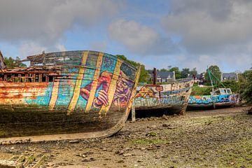 HDR urbex Cimetiere a bateaux scheepskerkhof te Quelmer bretagne van W J Kok