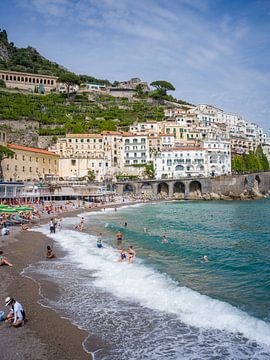 Op het strand van Amalfi van t.ART