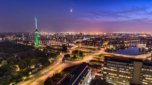 Skyline Rotterdam met Euromast en haven