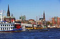 L'horizon de Hambourg avec les bateaux d'excursion par Frank Herrmann Aperçu