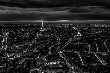 Parijs bij nacht vanaf de Tour Montparnasse van okkofoto