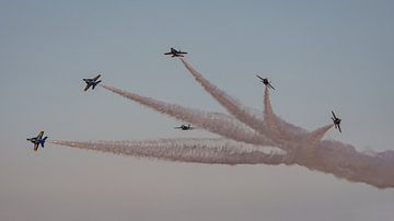 Die Bombenexplosion der Blue Angels. von Jaap van den Berg