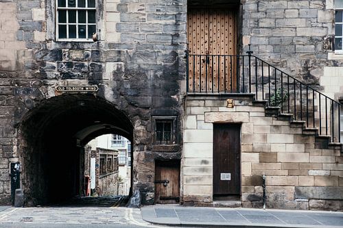 Het kleine deurtje in de straten van Edinburg