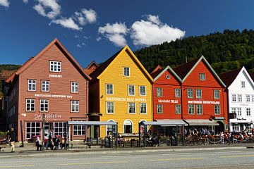 Maisons historiques dans le quartier hanséatique de Bergen sur Anja B. Schäfer