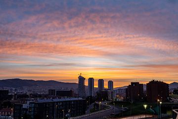 Lever de soleil sur la ville de Bilbao sur Peter Haastrecht, van