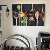 Klantfoto: Pollepels kruiden, herbs on wooden spoons van Corrine Ponsen, op aluminium