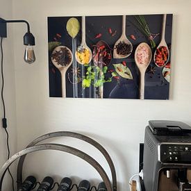 Klantfoto: Pollepels kruiden, herbs on wooden spoons van Corrine Ponsen, op aluminium