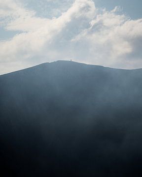 Silhouet op Mount Bromo Vulkaan | Java, Indonesië van Ian Schepers