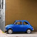 Blauwe Fiat 500 in vierkant van arjan doornbos thumbnail