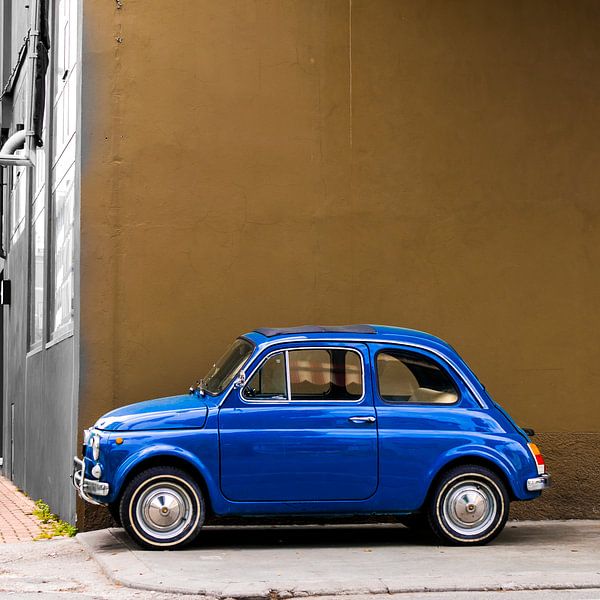 Blauwe Fiat 500 in vierkant van arjan doornbos