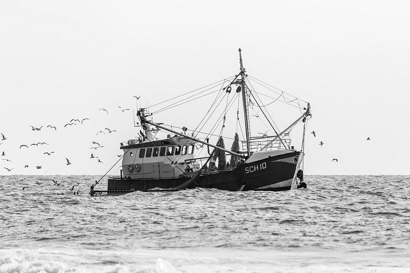 Bateau de pêche Mer du Nord, noir et blanc par Yanuschka | Fotografie Noordwijk