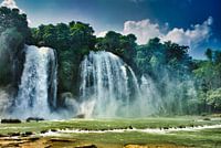 Chute d'eau dans la jungle