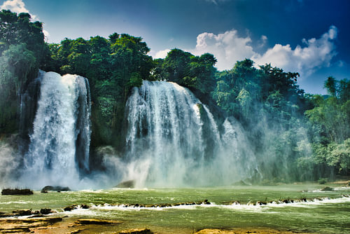 Wasserfall im Dschungel