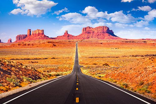 The road to Monument Valley
