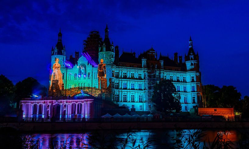 Le château de Schwerin avec la mise en scène lumineuse  par T.B.- Foto