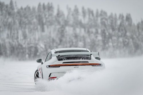 Porsche 992 GT3 in een drift