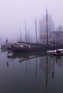 Alter Hafen im Nebel von Ilya Korzelius