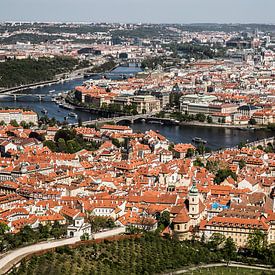Uitzicht over Praag vanaf de Petrin Toren van Marcia Kirkels