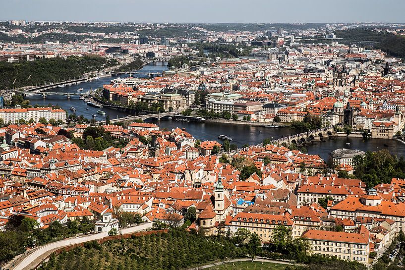 Uitzicht over Praag vanaf de Petrin Toren van Marcia Kirkels