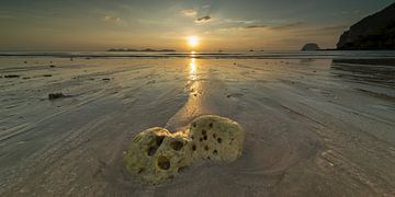 Dromerige zonsondergang op Koh Mook van Walter G. Allgöwer