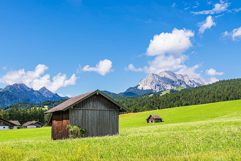 Heuhütte in den Buckelwiesen zwischen Mittenwald und Krün von Rico Ködder