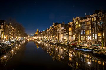 Singel Amsterdam in de nacht vanaf Multatulli van Gerard Koster Joenje (Vlieland, Amsterdam & Lelystad in beeld)