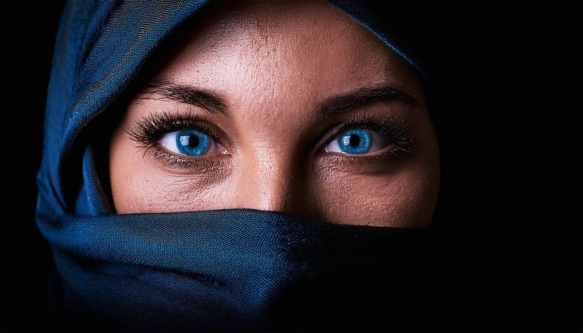 Arabische hijab met ogen van Mustafa Kurnaz