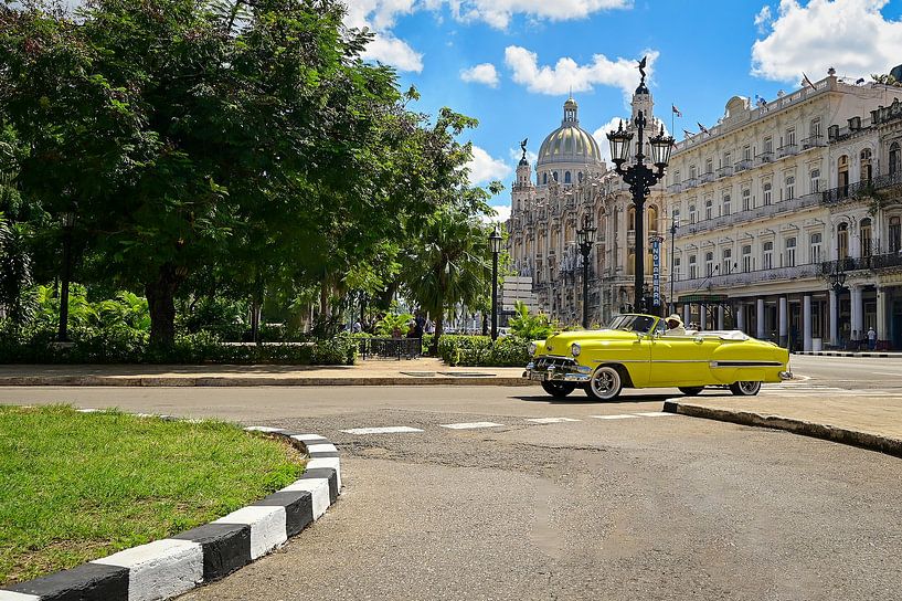 Chevrolet taxi in Cuba by Theo Groote