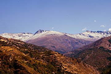 Les sommets des montagnes de la Sierra Nevada en Espagne sur Travel.san