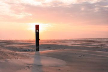 Zonsondergang bij de Noordzee van Laura Bosch