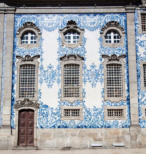 Facade decorated with blue and white tiles (azulejos) of the igreja do Carmo church in Porto, North 