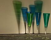 champagneglazen in blauw en groen van joyce kool thumbnail