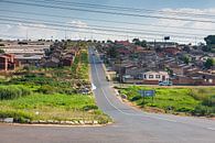 Soweto township bij Johannesburg in Zuid-Afrika van Evert Jan Luchies thumbnail